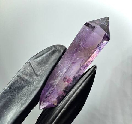 Аметист (двухконечный кристалл средний)