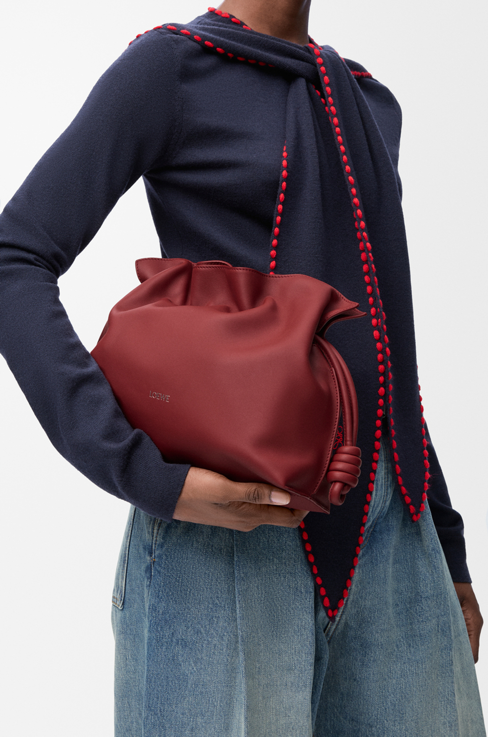 Loewe Сумка-клатч среднего размера Flamenco из телячьей кожи наппа, красный
