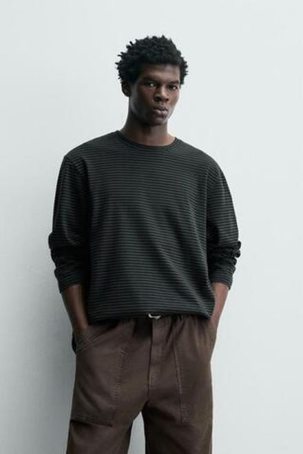 ZARA ХЛОПКОВАЯ ФУТБОЛКА В ПОЛОСКУ С ЭФФЕКТОМ ПОТЕРТОСТИ, СЕРЫЙ