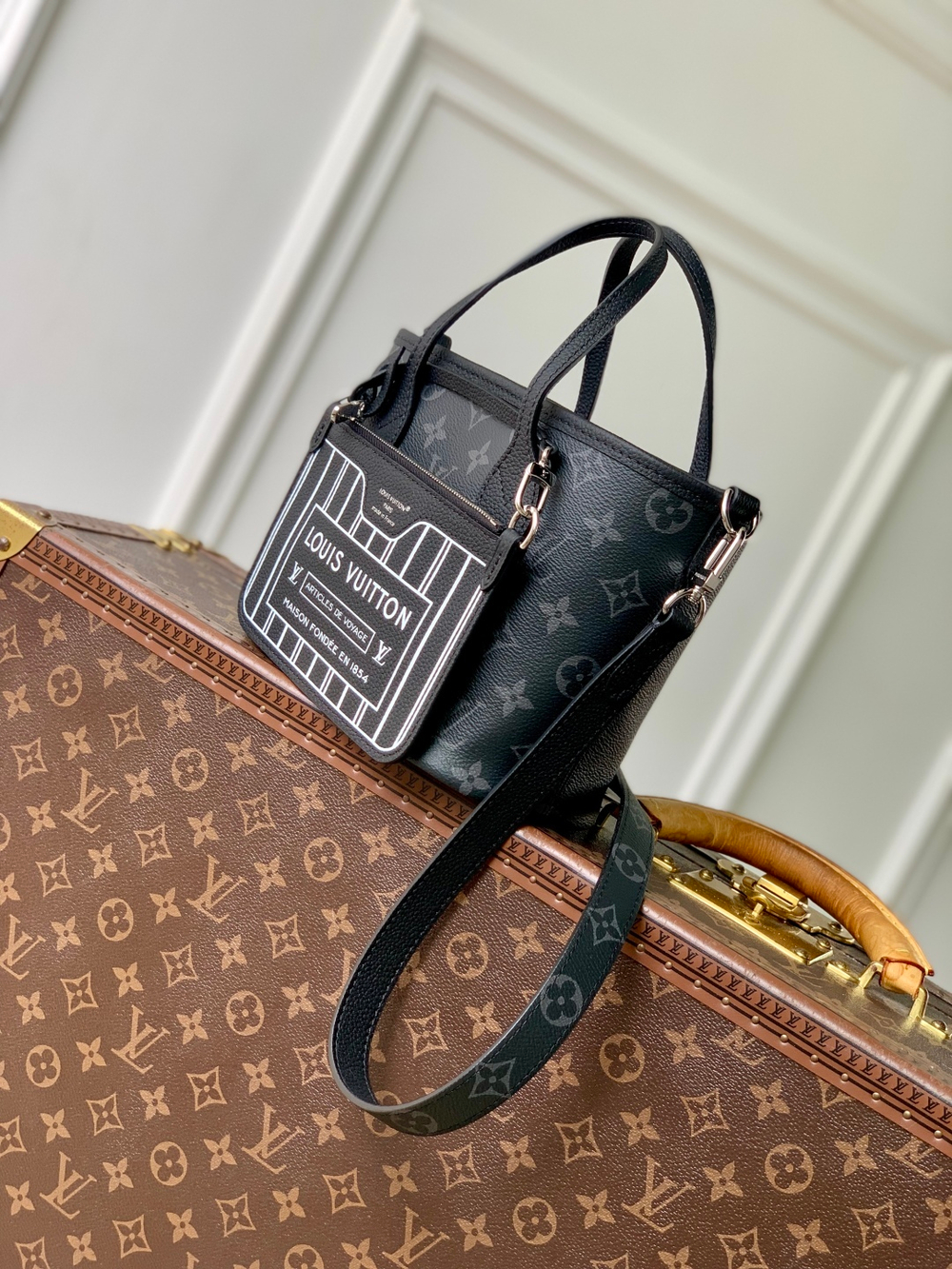 Louis Vuitton Neverfull Bandouliere Inside Out BB