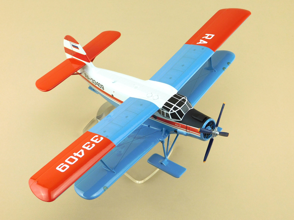 Модель самолета Ан-2 (М1:48, Бугурусланское ЛУГА), на лыжах