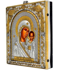 Казанская икона Богородицы в серебряном окладе в античной ризе.
