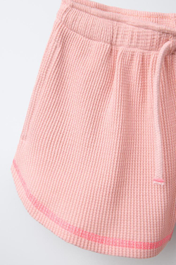 ZARA ТОЛСТОВКА С ВАФЕЛЬНЫМ УЗОРОМ И ШОРТАМИ С ДЕКОРАТИВНОЙ СТРОЧКОЙ, РОЗОВЫЙ