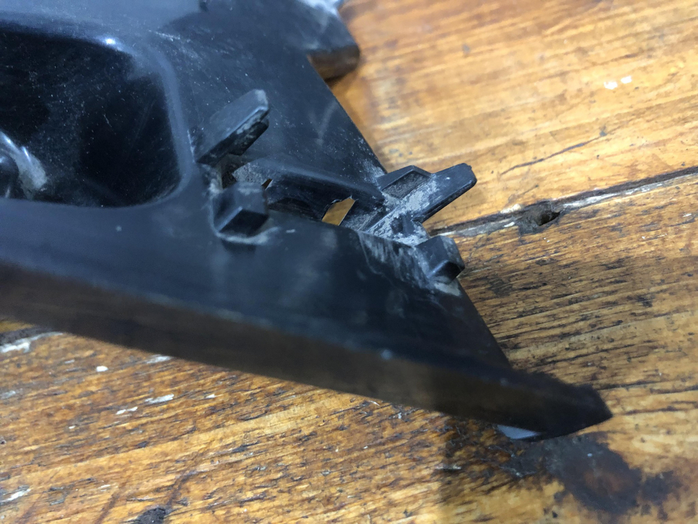 Кронштейн решетки радиатора Polo 6 20-нв Б/У Оригинал 6N5807986