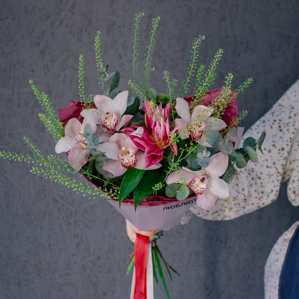 173. Стойкий ароматный букет с лилией и орхидеей