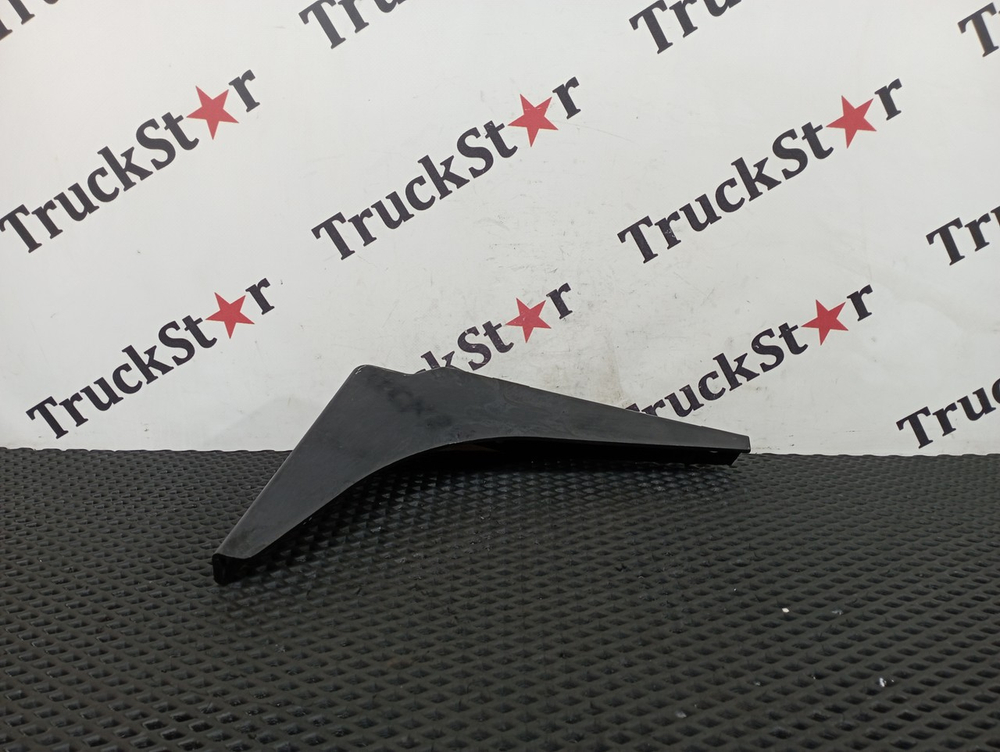 Кронштейн спойлера правого верхнего