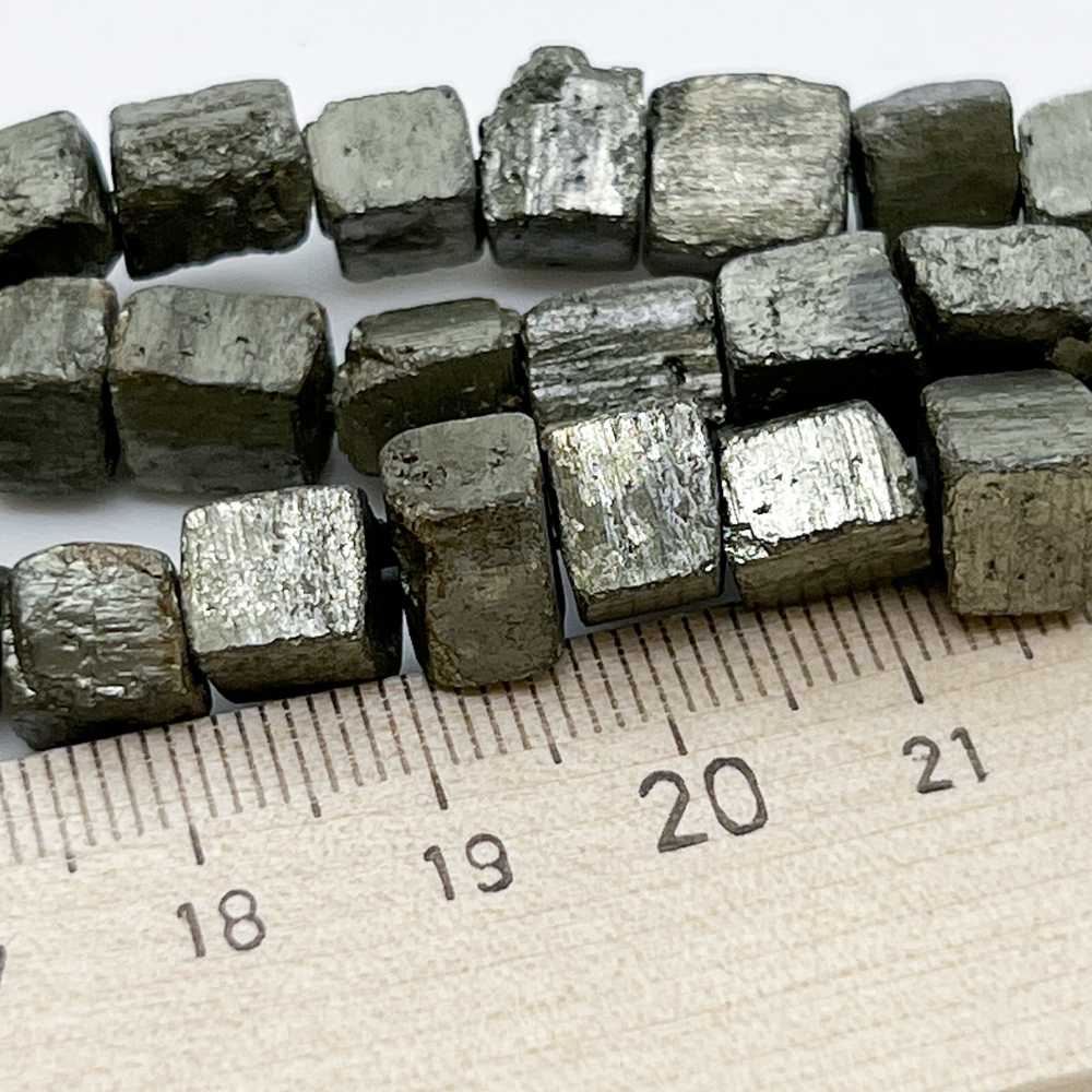 Пирит, размер около 6,5-8,5 мм, цена за 11-12 шт (1/4 нити)