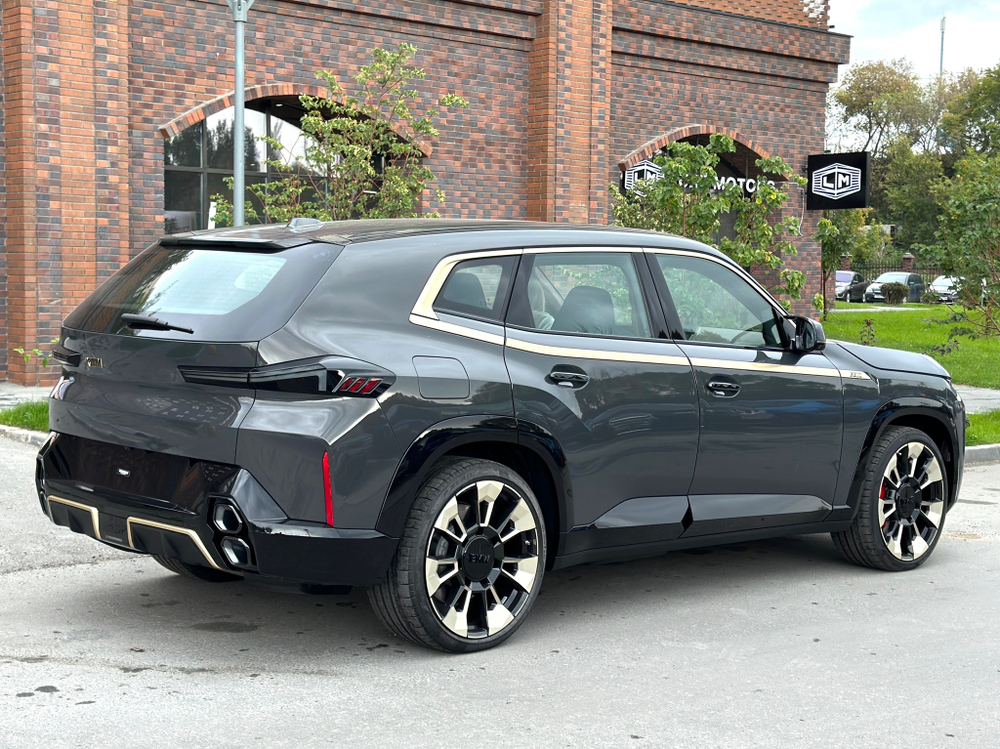 BMW XM, 2023 grey