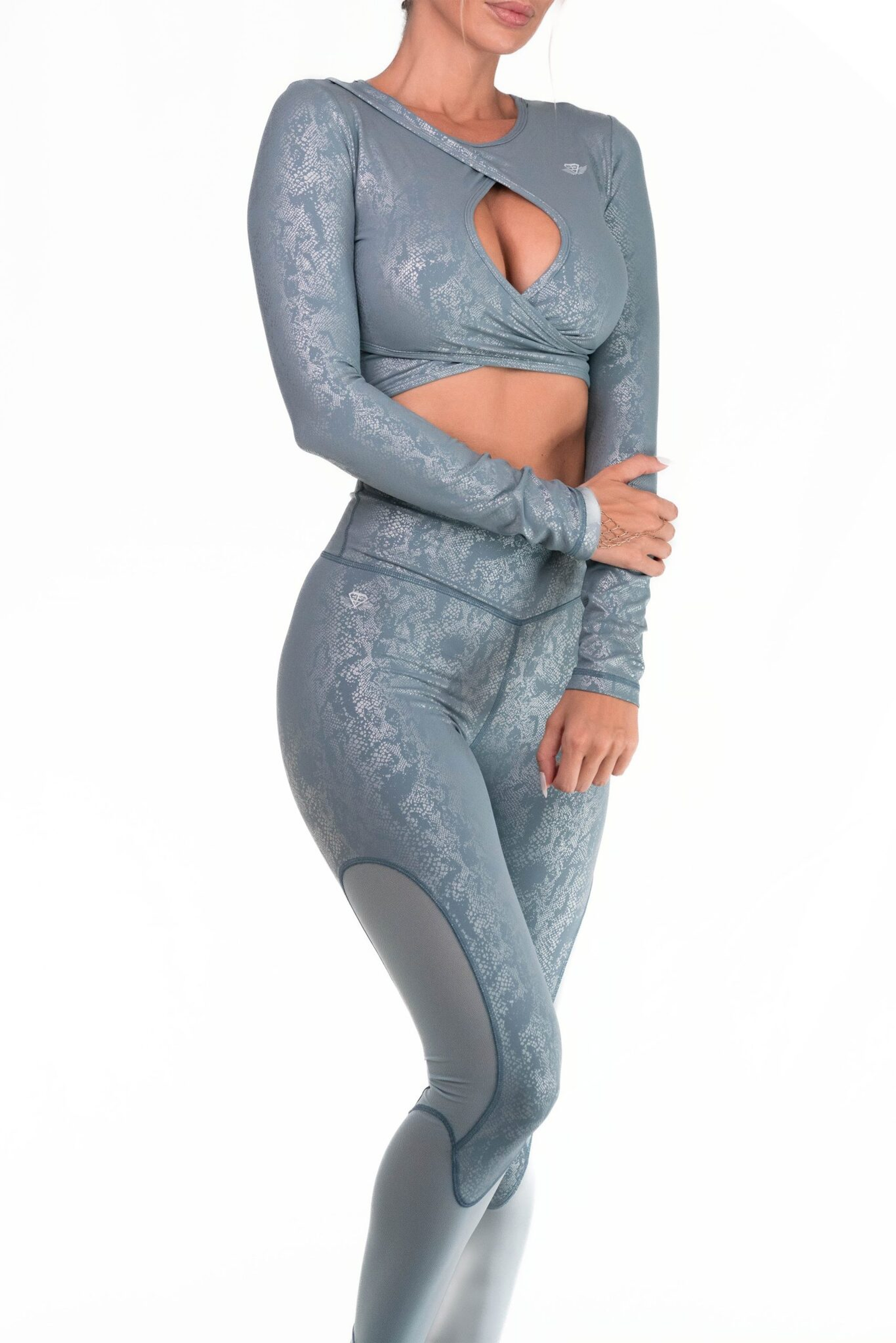 Топ BODY ENGINEERS ALDEA Tech 2.0 Crop Top Metallic Blue Mist