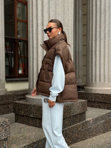 Шоколадный утепленный жилет