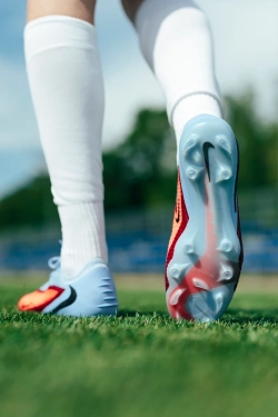 Бутсы Nike Phantom 6 Low Elite FG