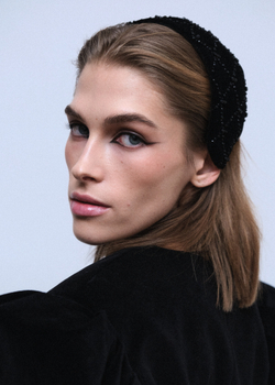 Полушляпка из бархата в сетку