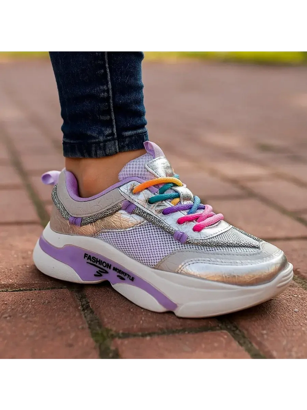 Кроссовки для девочки.