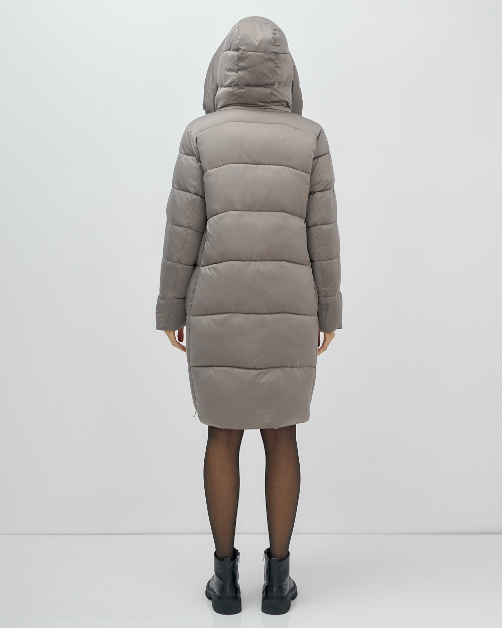 Пальто зимнее утепленное с капюшоном женское серого цвета 7638Sr