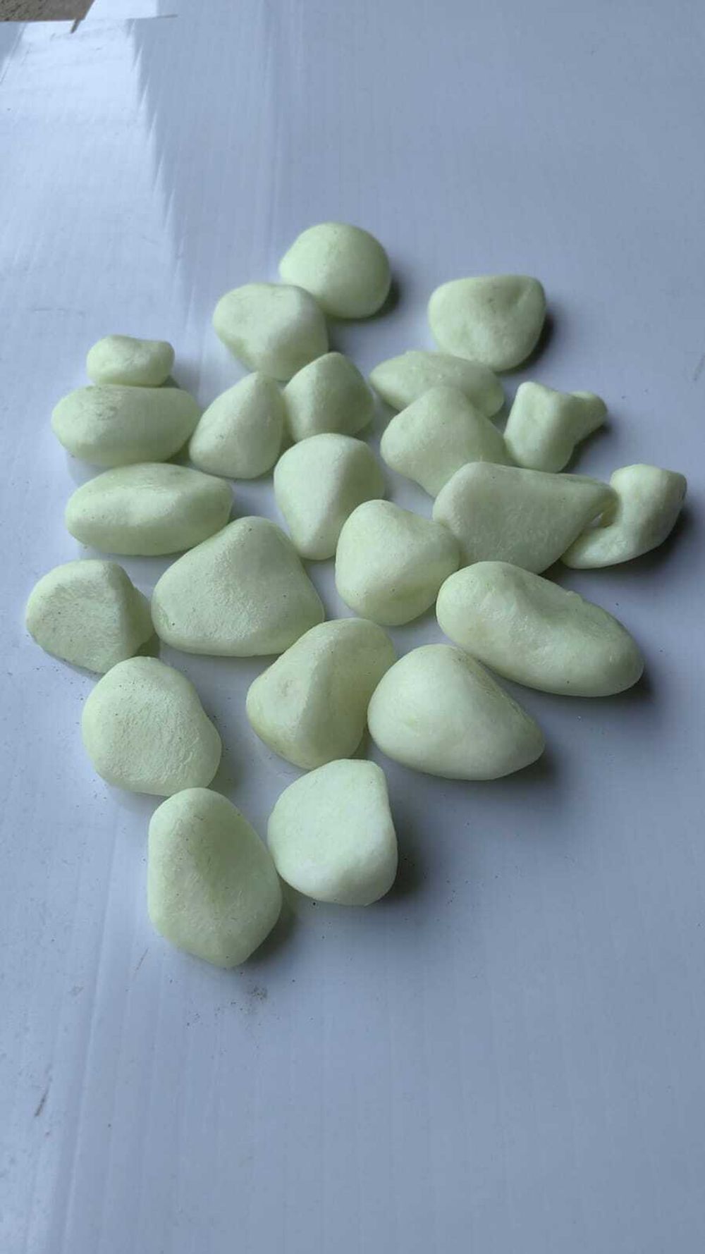 Светящие камни в темноте. Декоративный грунт.