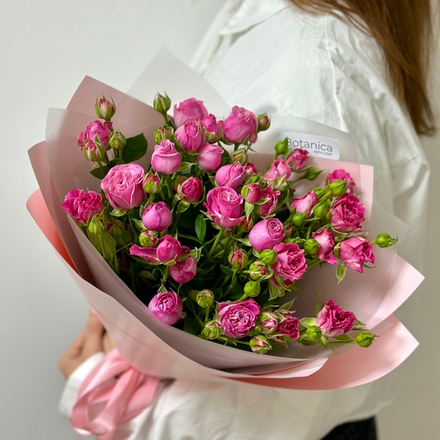 Монобукет из пышных кустовых роз. Букет 1219