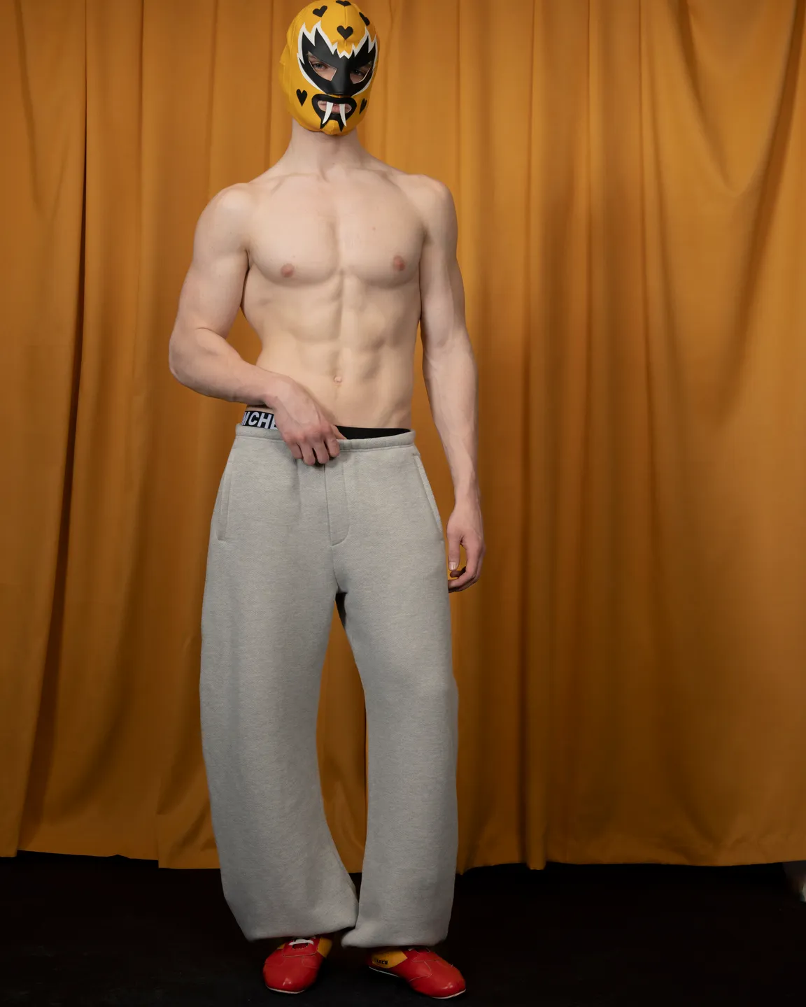 Серые брюки 