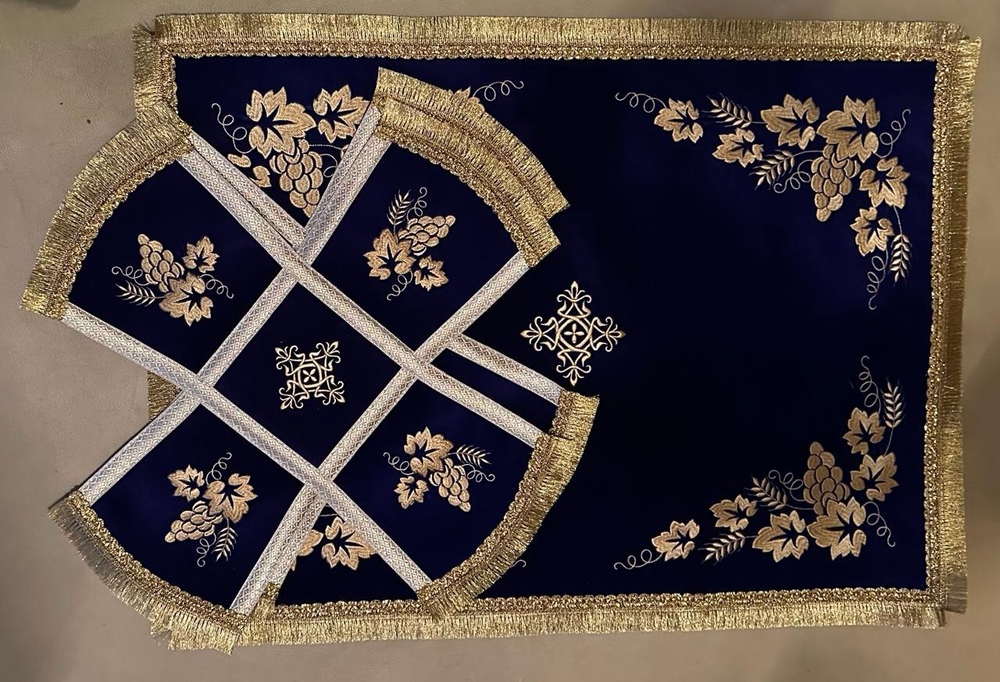 Бархатные покровцы с вышивкой фиолетовые