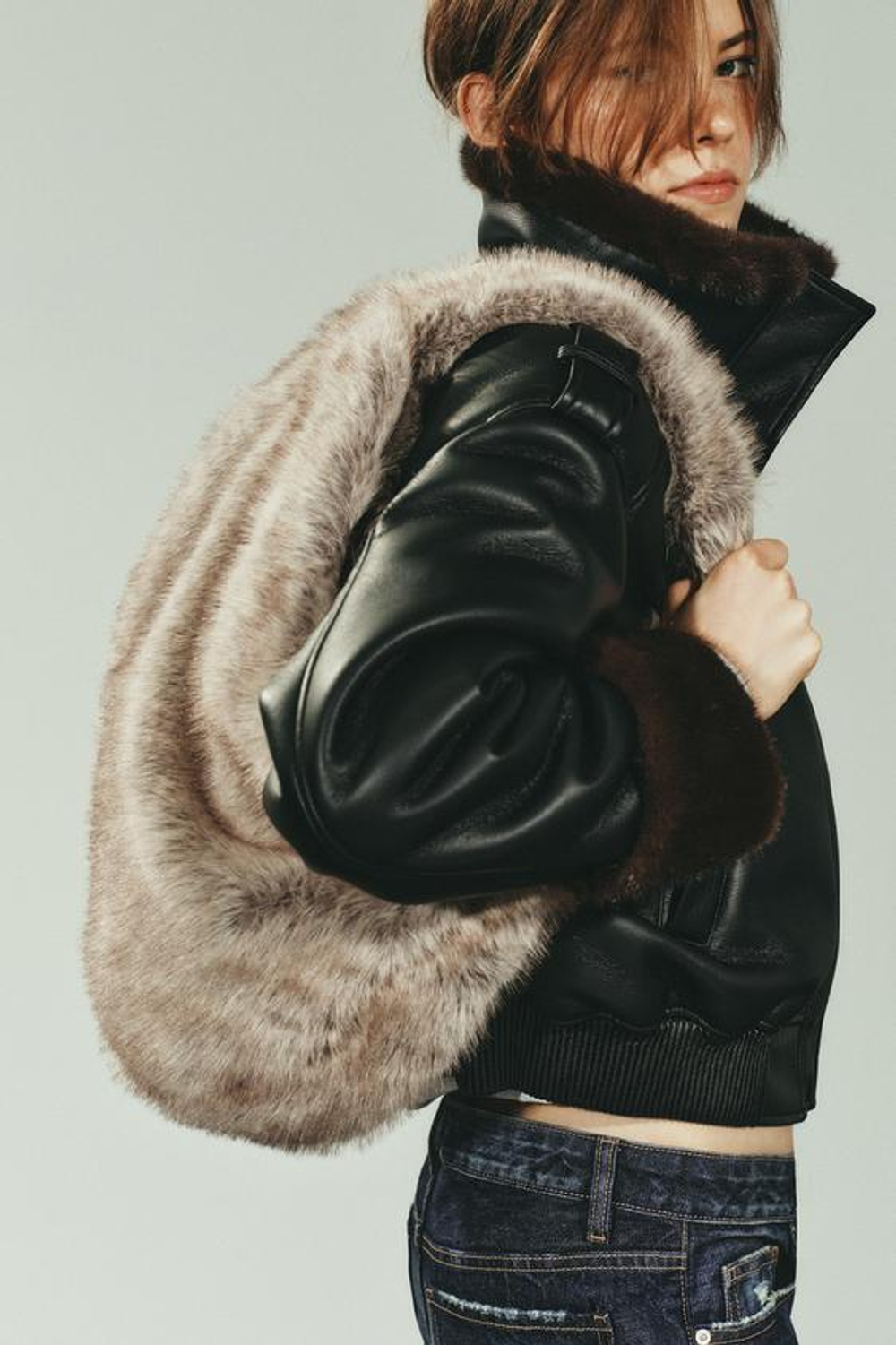 ZARA БОЛЬШАЯ СУМКА-МЕШОК ИЗ ИСКУССТВЕННОГО МЕХА, СЕРО-КОРИЧНЕВЫЙ