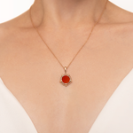 Подвеска из красного золота с сердоликом