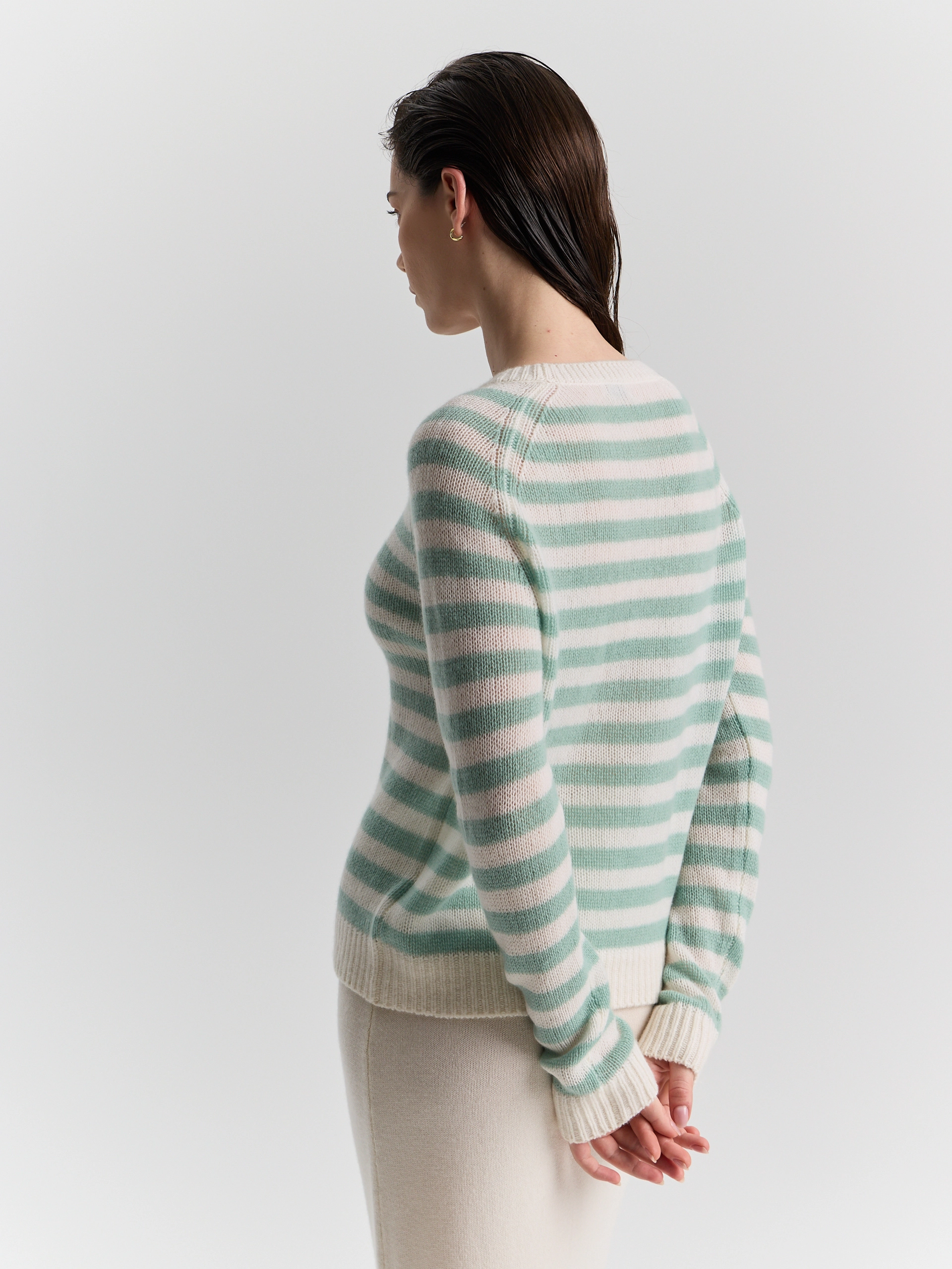 Свитер в полоску