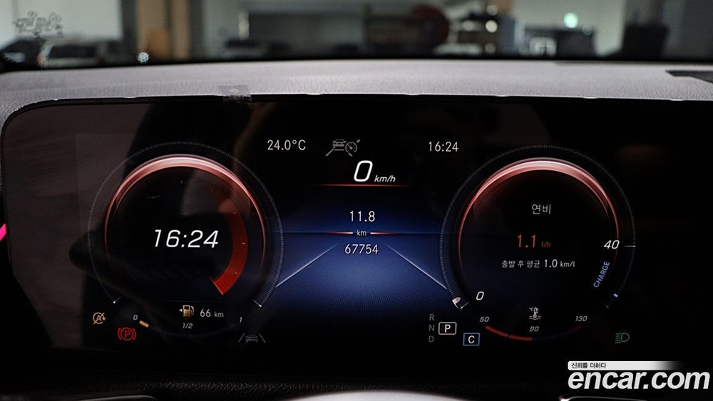 Mercedes-Benz GLB-Class X247 GLB220 (12.2020)