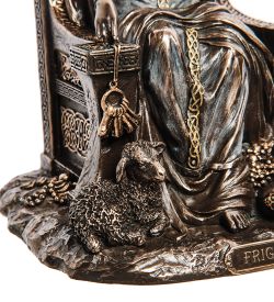 Veronese WS-1166 Статуэтка «Фригг - жена Одина, ведающая судьбы»