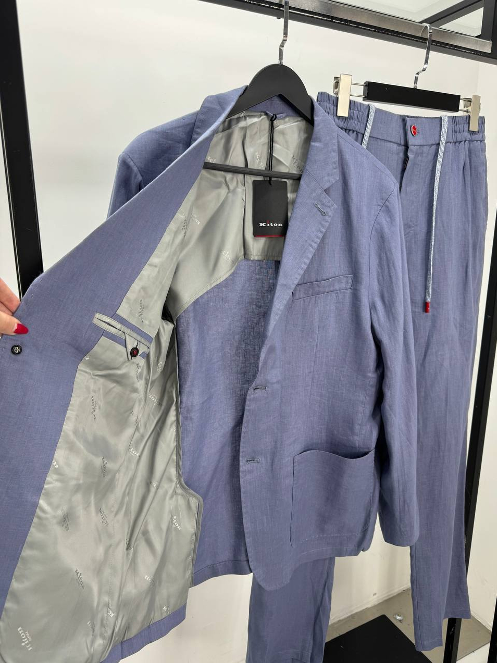Льняной костюм Kiton