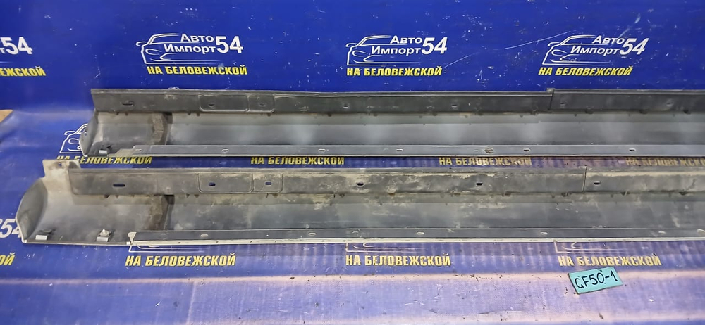 Порог правый пластиковый NISSAN CIMA 2002