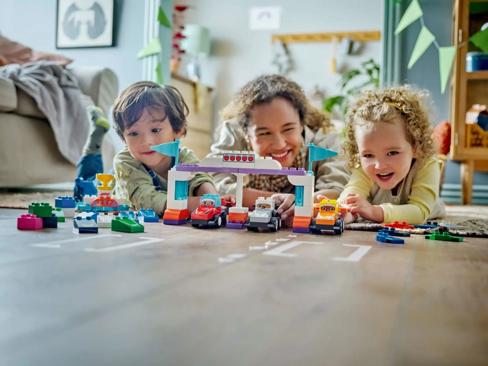 Конструктор LEGO Duplo 10445 Гоночные машины и пилоты команды F1