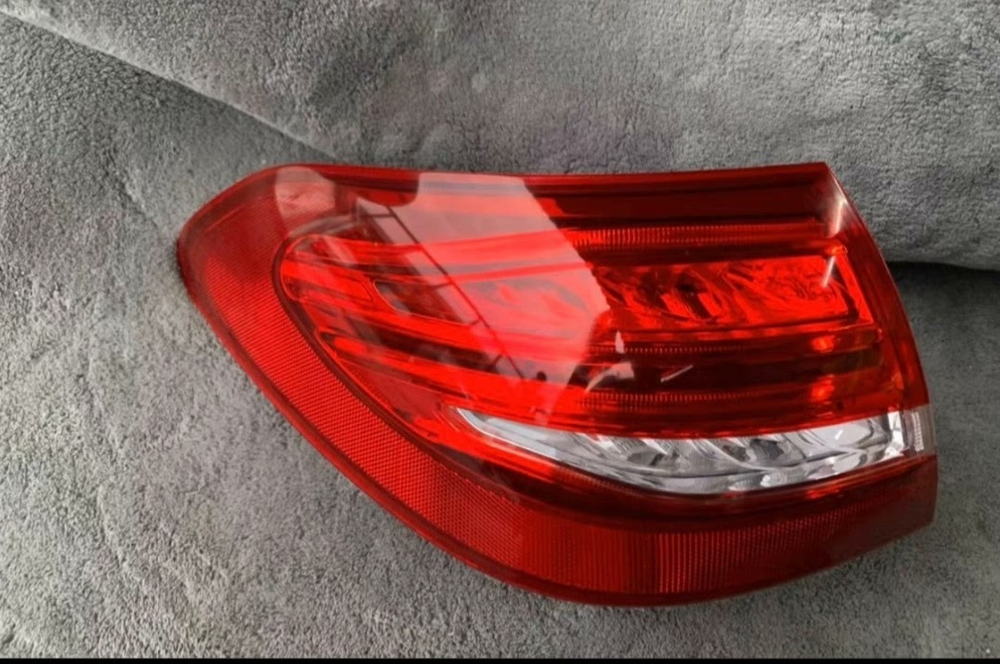 Задние фонари на Mercedes-Benz C-класс W205 универсал (левый+правый)