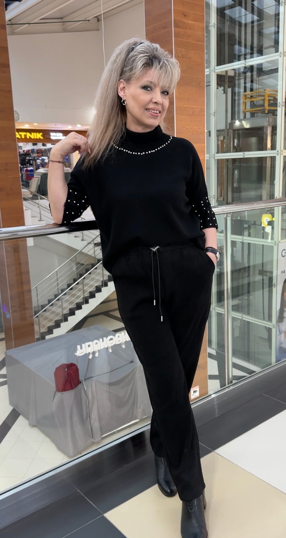 Черные зауженные брюки из микро вельвета на флисе