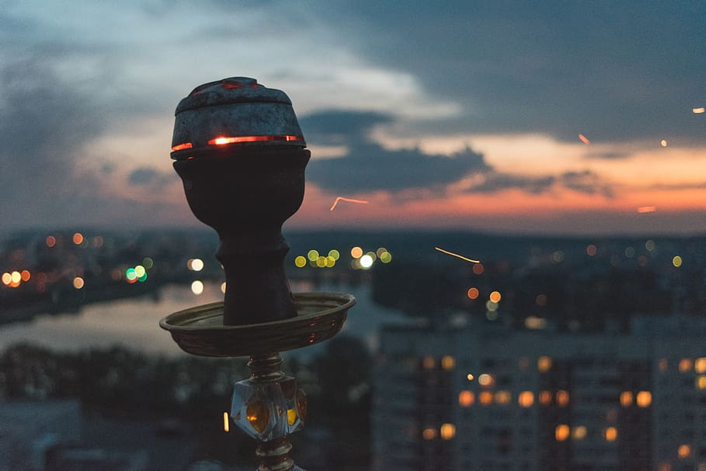 Rodzaje cybuchów do shishy – który wybrać i dlaczego ma to znaczenie?