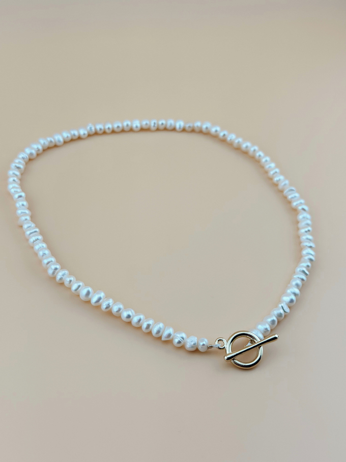 Колье жемчужное с застежкой на гвоздик