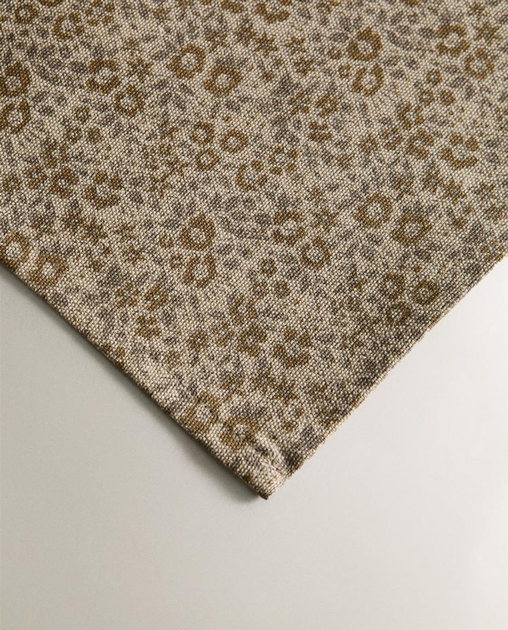 ZARA HOME САЛФЕТКИ С ЦВЕТОЧНЫМ ПРИНТОМ ( 2 ШТ.), КОРИЧНЕВЫЙ
