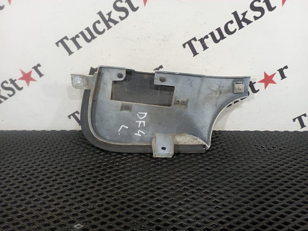 Накладка стойки лобового стекла наружная левая