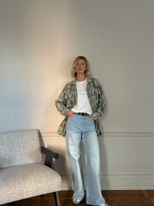 Джинсы голубые широкие с белыми разводами