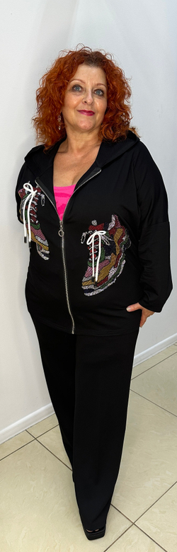 Черный жакет-бомбер со стразовыми кедами