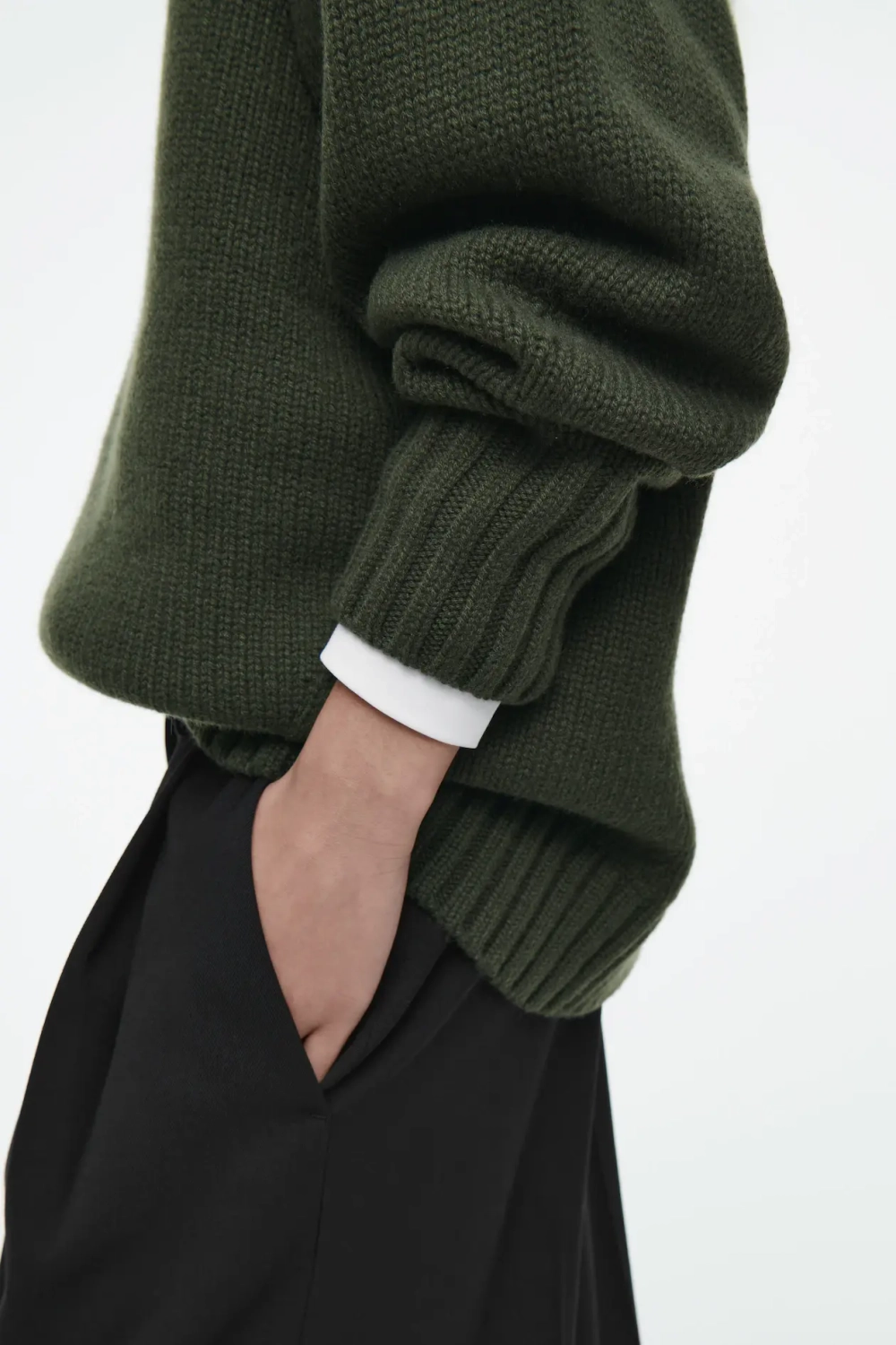 COS КАШЕМИРОВЫЙ СВИТЕР ГРУБОЙ ВЯЗКИ, ТЕМНЫЙ ХАКИ