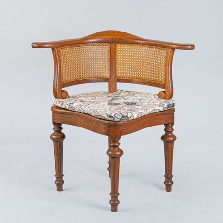 Винтаж: Угловое винтажное кресло