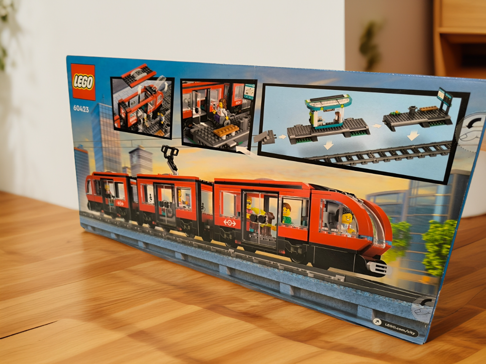 LEGO City 60423 — трамвай и остановка в центре города, городская линия