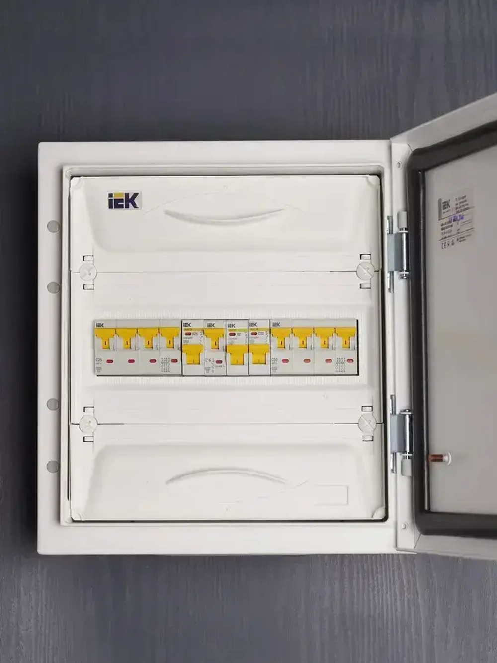 Автоматический выключатель IEK серия KARAT ВА47-29 1р 25А 4.5кА MVA20-1-025-C - 1шт