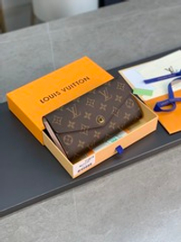 Louis Vuitton Sarah Wallet