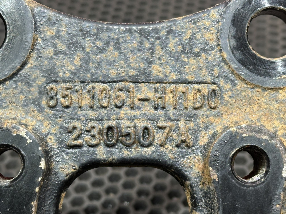 Кронштейн крыла заднего