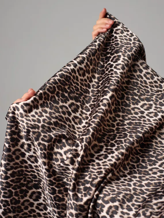 Атлас-стрейч бельевой, Китай, леопард, серый/черный