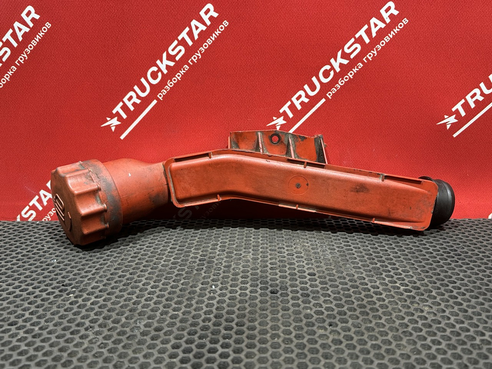 Горловина залива масла