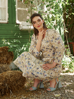 Платье с вырезом-сердечко