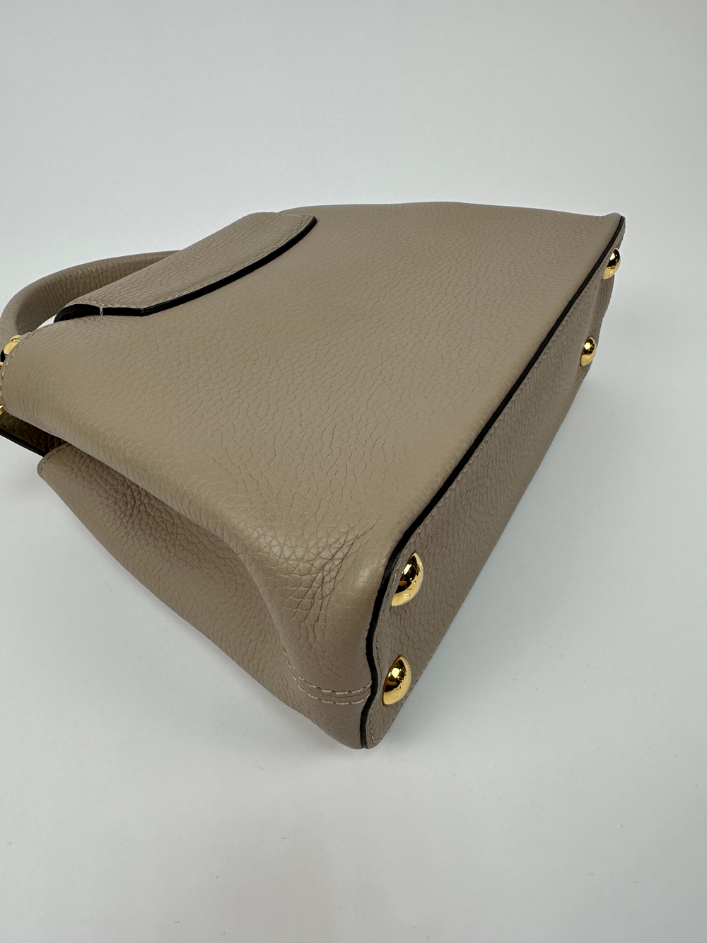 Сумка Louis Vuitton Capucines BB