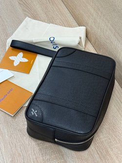 Борсетка Louis Vuitton