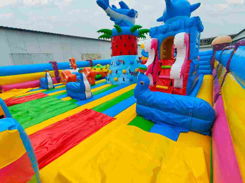 Коммерческий надувной батут «В гостях у акулы», 18*10*7 м